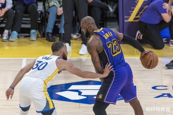 James + Curry! Sau một vòng tr
